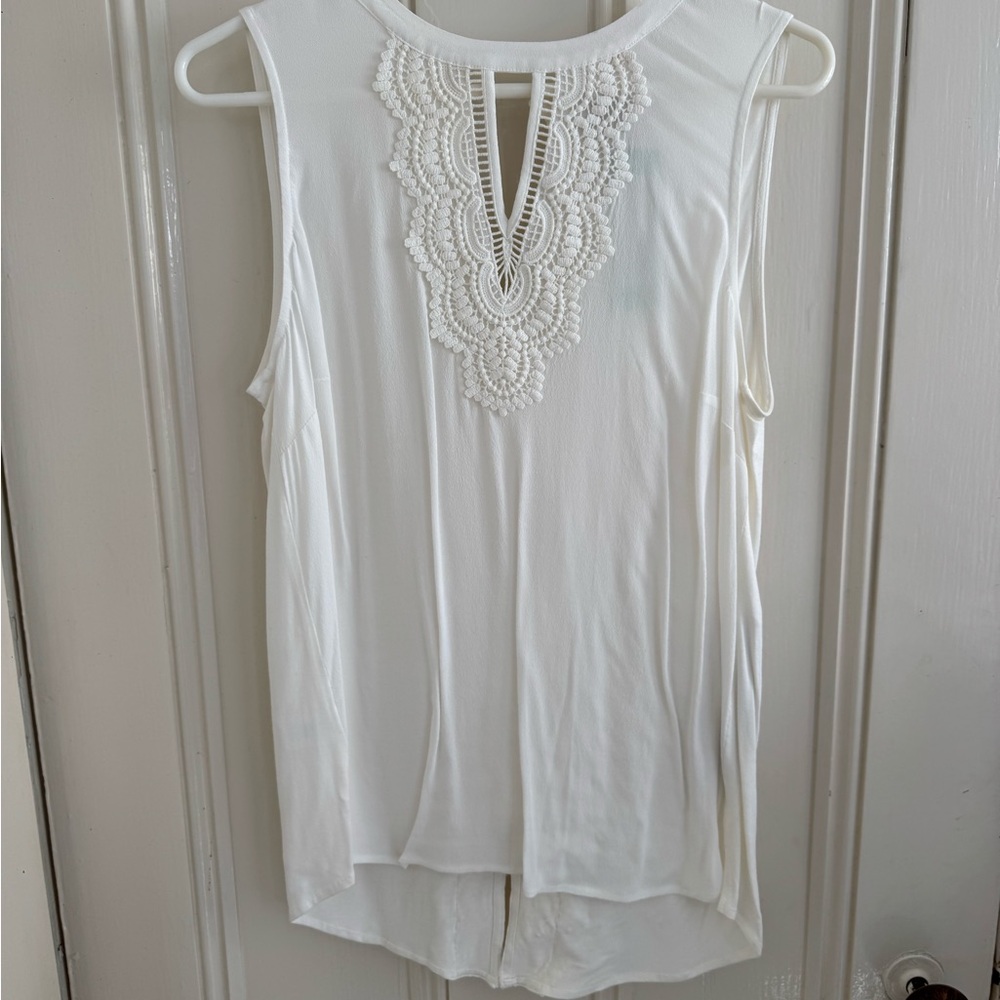 Chic White Sleeveless Blouse with Lace Detail